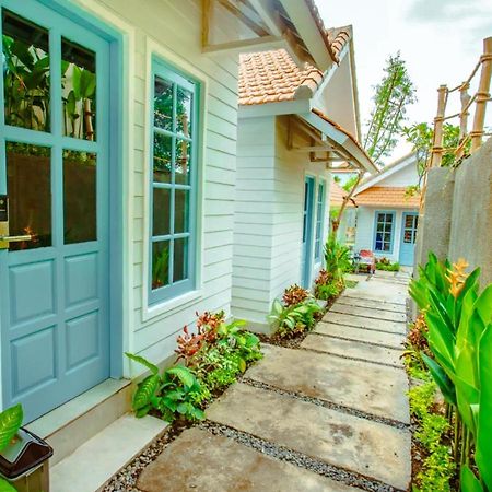 The Commotion Canggu Exterior photo